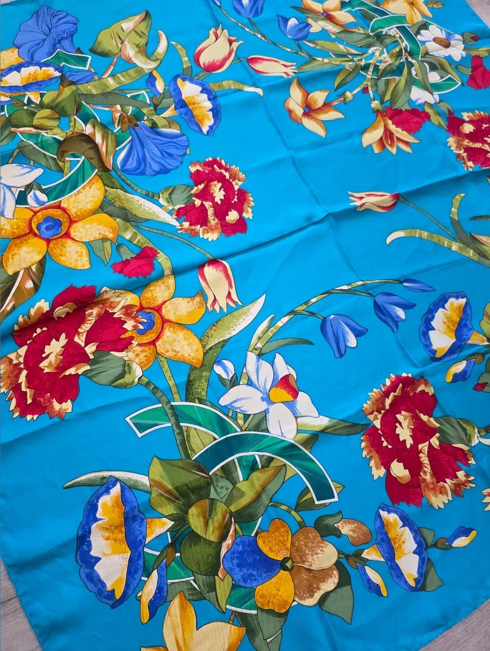 Auth CHANEL CC Turquoise Floral Blooms Silk Scarf